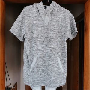 Mena victorious shortsleeved hoodie
